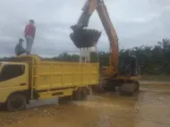 Biang Jalan Rusak, Komisi III DPRD Riau Desak Pemda Tertibkan Truk Galian C dan Sawit di Kampar
