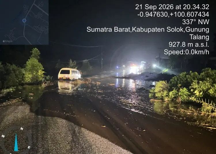 BREAKING NEWS - Banjir Bandang Terjang Solok Sumbar, Akses Jalan Padang-Solok Putus Total