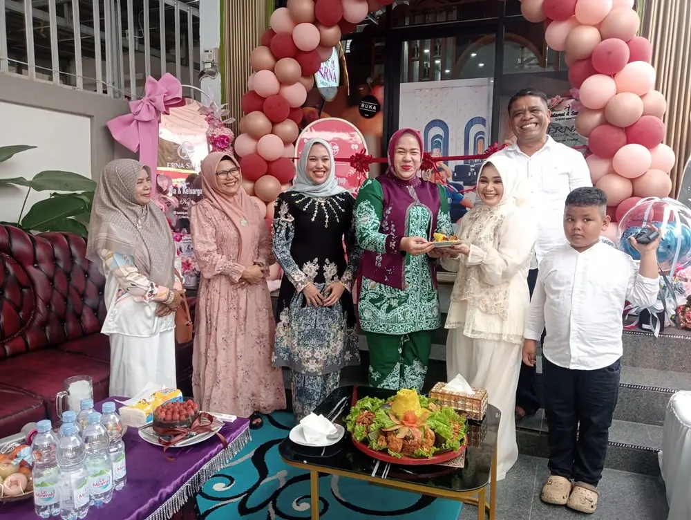 Buka Lapangan Kerja Baru, Erna Salon & SPA Resmi Beroperasi di Simpang Tiga Babussalam