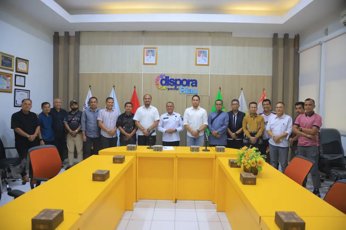 Bukan Cuma Main Bola, Omputaka Bangun Persaudaraan dan Kepedulian Sosial