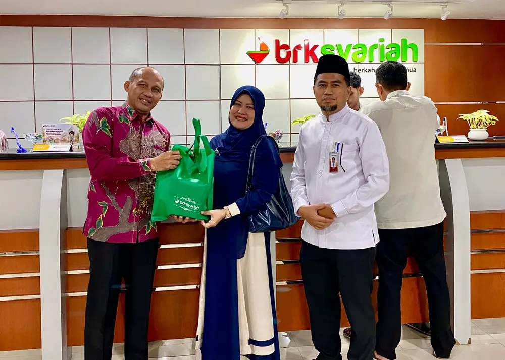 Bukan Hanya Cendera Mata, BRK Syariah Dengarkan Curhat Nasabah di Hari Pelanggan Nasional