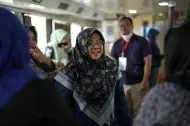 Bupati Afni Ikut Naik Kapal, Lepas Keberangkatan 257 JCH Siak Menuju Batam