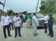Bupati Afni Optimalkan CSR Perusahaan Muluskan Jalan Sungai Rawa–Tanjung Buton
