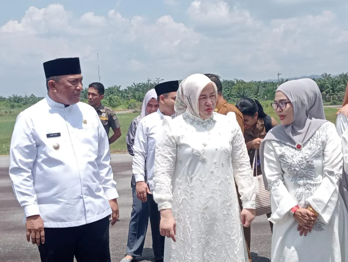 Bupati Rohul Berangkatkan JCH Tiga Kali Penerbangan dari Bandara Tuanku Tambusai Menuju Embarkasi Batam