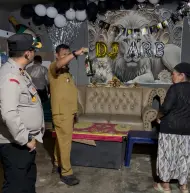 Thumbnail Camat Kulim Bersama Polsek Razia Pekat di Maredan, Warung Remang-remang Ditertibkan