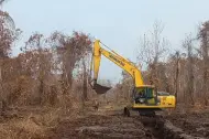 Cegah Karhutla Berulang, BPBD Inhil Buat Parit Lintang Sepanjang 600 Meter