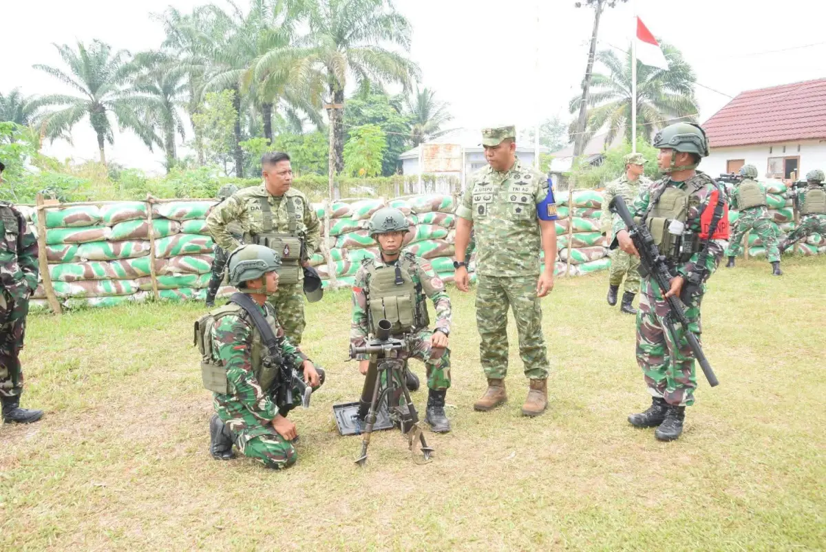 Danrem 031/Wira Bima Tinjau Latihan Pratugas Yonif 132/BS, Pastikan Kesiapan Prajurit ke Papua