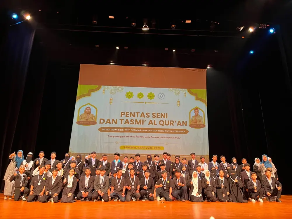 Diapresiasi Disdik Pekanbaru, Wisuda Ar Royyan Alfarizqi Idris Diwarnai Parade Tasmi’ Al-Qur’an