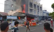Diduga Gas Bocor, Warung Ayam Goreng di Jalan Nenas Pekanbaru Terbakar