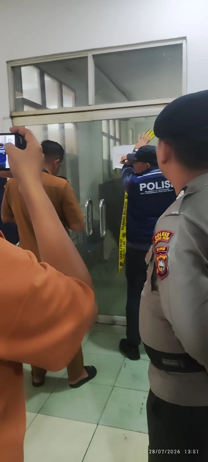 Diduga Terkait Korupsi Proyek Jembatan 2022, Polda Riau Geledah Kantor PUPR Rohil