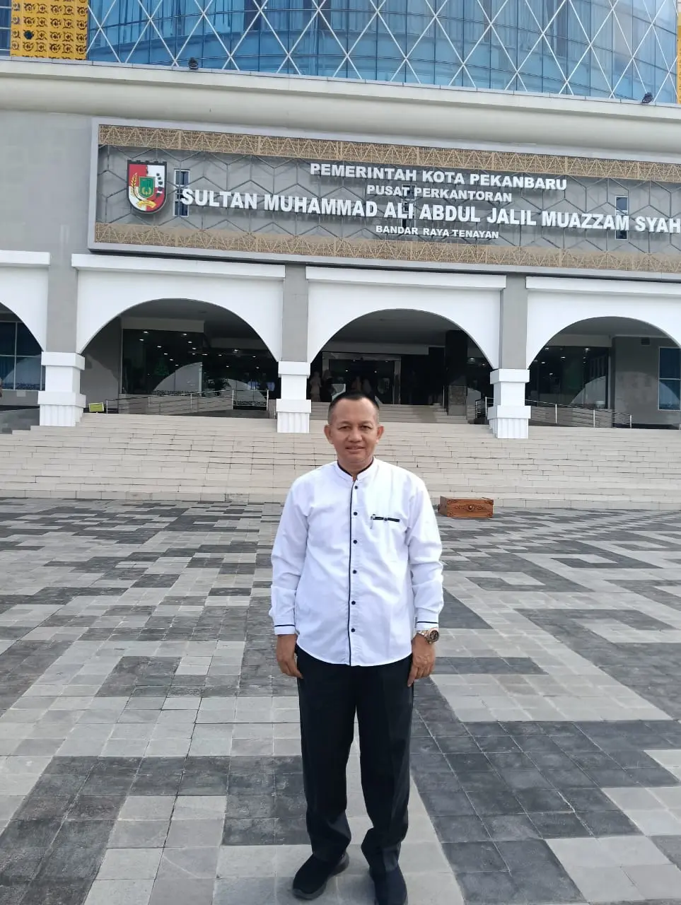 Don’t Judge It by Its Cover: Antara Ilusi Penampilan dan Kedalaman Hakikat