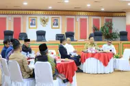 Thumbnail Gawat! Anggota DPRD Riau Layangkan Mosi Tak Percaya ke Sekwan, Plt Gubri: Mungkin Miskomunikasi