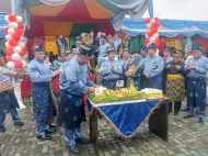 Thumbnail Hujan Deras tak Surutkan Khidmat Upacara HUT ke-27, Bupati Anton Ajak Wujudkan Rohul Bersinar