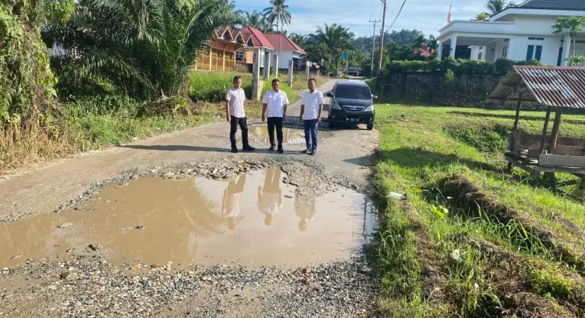 Jadi Jalur Exit Tol XIII Koto Kampar, Jalan Koto Mesjid Rusak Parah dan Butuh Perbaikan