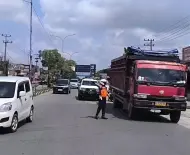 Jaga Pintu Masuk Hingga Malam, Dishub Pekanbaru Usir Truk ODOL Masuk Kota