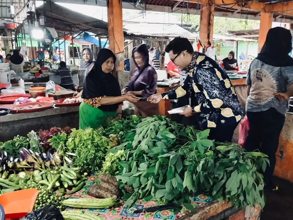 Jemput Bola ke Pasar, AO BRK Syariah Gencarkan Edukasi Gadai Emas untuk Pedagang Pasar
