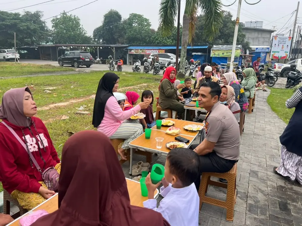 Jumat Berkah, Kapolres Rohul Sarapan Bareng Warga