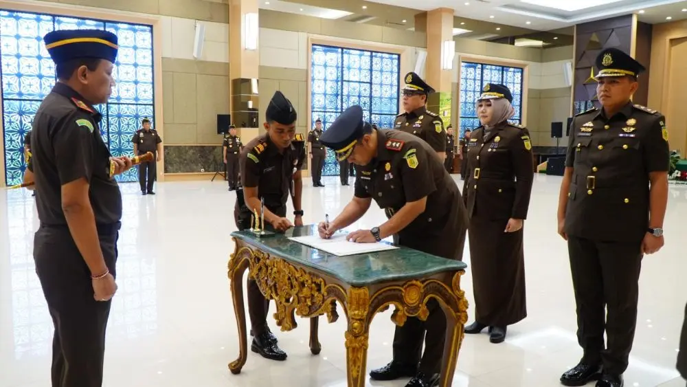Kajati Riau Ambil Sumpah Jabatan Asisten hingga Kajari, Ini Daftar Nama Pejabatnya
