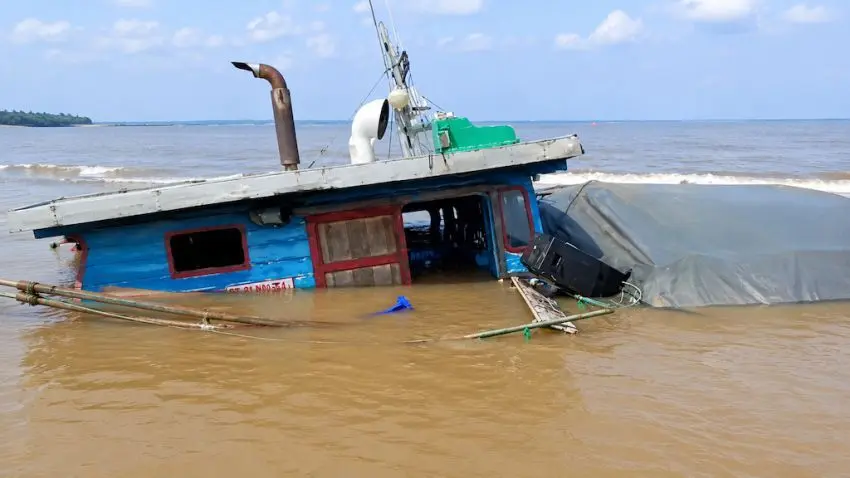 Kapal Pompong Tenggelam di Meranti, 2 Korban Selamat dan 2 Lagi Masih Hilang
