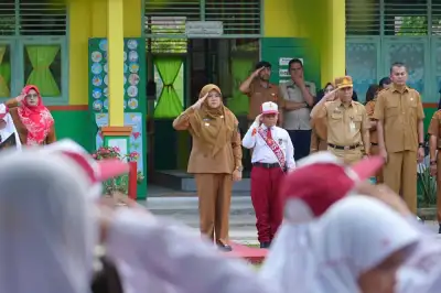 Kenang Perjuangan Masa Kecil, Bupati Afni Pernah Jualan Es Saat Sekolah di SDN 02 Kampung Dalam