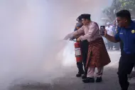 Thumbnail Konsulat Malaysia Bantu Alat Pemadam Api Ringan Untuk 100 Masjid di Pekanbaru