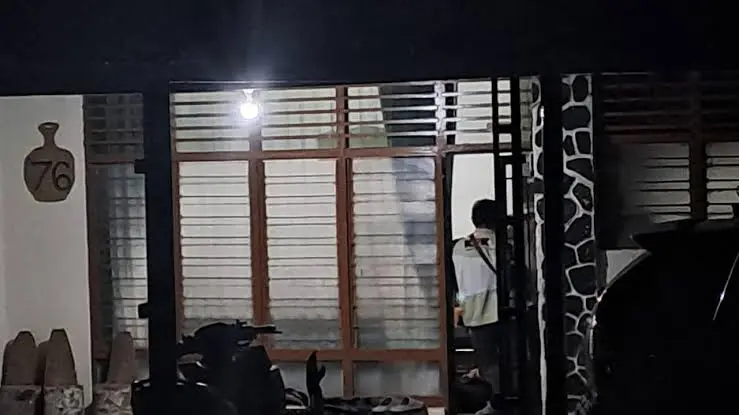 KPK Geledah Rumah Kepala Dinas Perkebunan Kuansing, Sejumlah Dokumen Diamankan