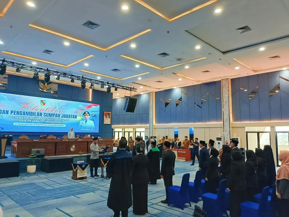 Lantik 17 Pejabat, Wali Kota Pekanbaru Perintahkan Langsung Bekerja
