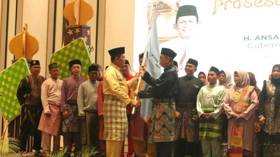 Lantik Pengurus IWKR Pekanbaru, Gubernur Kepri Harap Kolaborasi Pemda dengan Warga di Perantauan