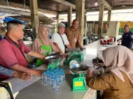 Thumbnail Lindungi Pembeli, Disperindag Pekanbaru Sidak dan Tera Ulang Timbangan di Pasar Limapuluh