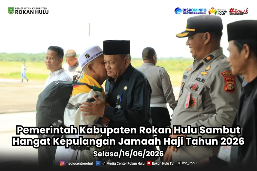 Mendarat di Bandara Tuanku Tambusai, 181 Jemaah Haji Rokan Hulu Disambut Adat Tepung Tawar