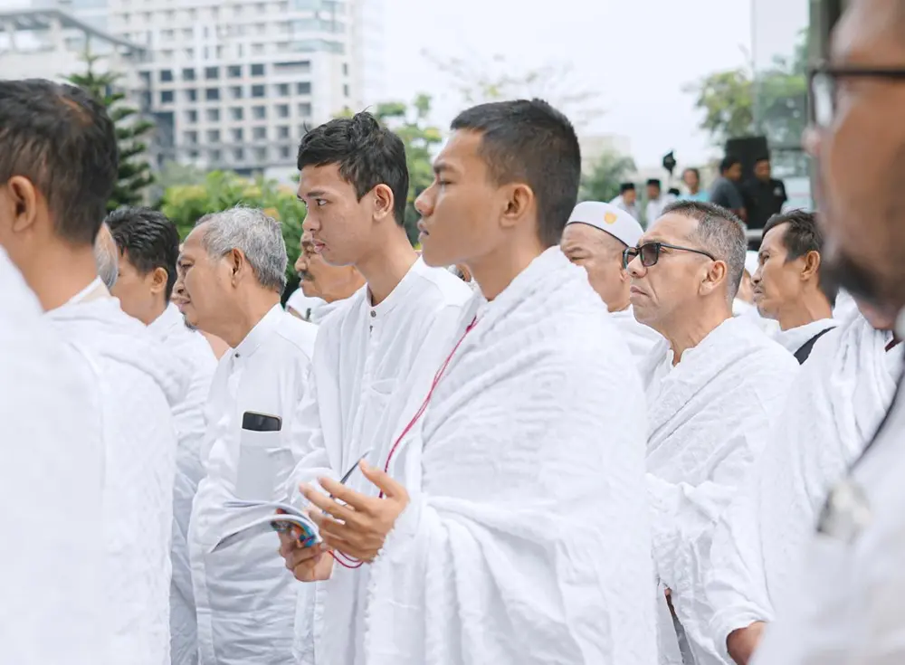 Muda Berangkat ke Tanah Suci, Azka dan Nazib Menjemput Panggilan Haji di Usia 20 Tahun