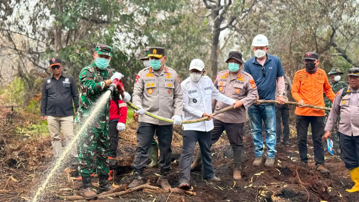 Pangdam, Kapolda dan BPBD Riau Turun Langsung Padamkan Karhutla di Kerumutan Pelalawan
