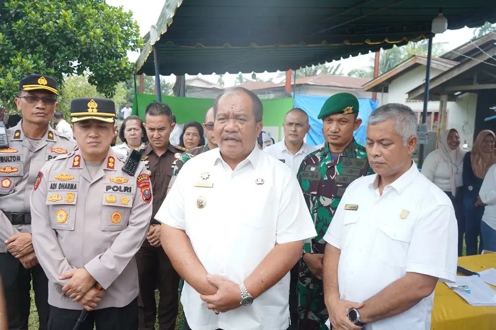Pastikan Pilkades Kondusif, Bupati Taufik Zainal Abidin Tinjau TPS Air Joman dan Pulau Bandring