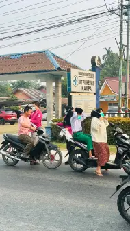 Thumbnail Peduli Kesehatan Masyarakat, Puskesmas Kampa Bagikan Masker kepada Pengendara dan Warga