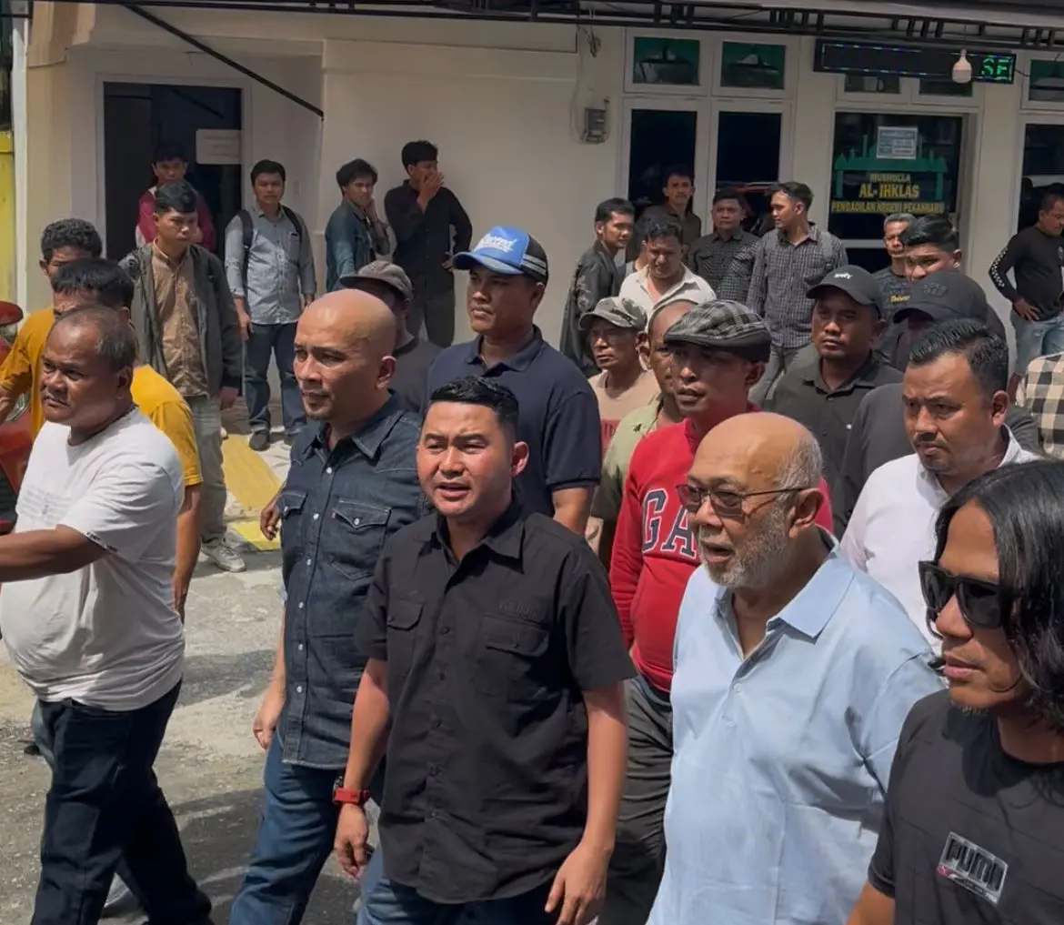 Penasaran Fakta Persidangan, Ketua MPW PP Riau Anto Rachman dan Ketua KNPI Riau Hadiri Sidang Abdul Wahid