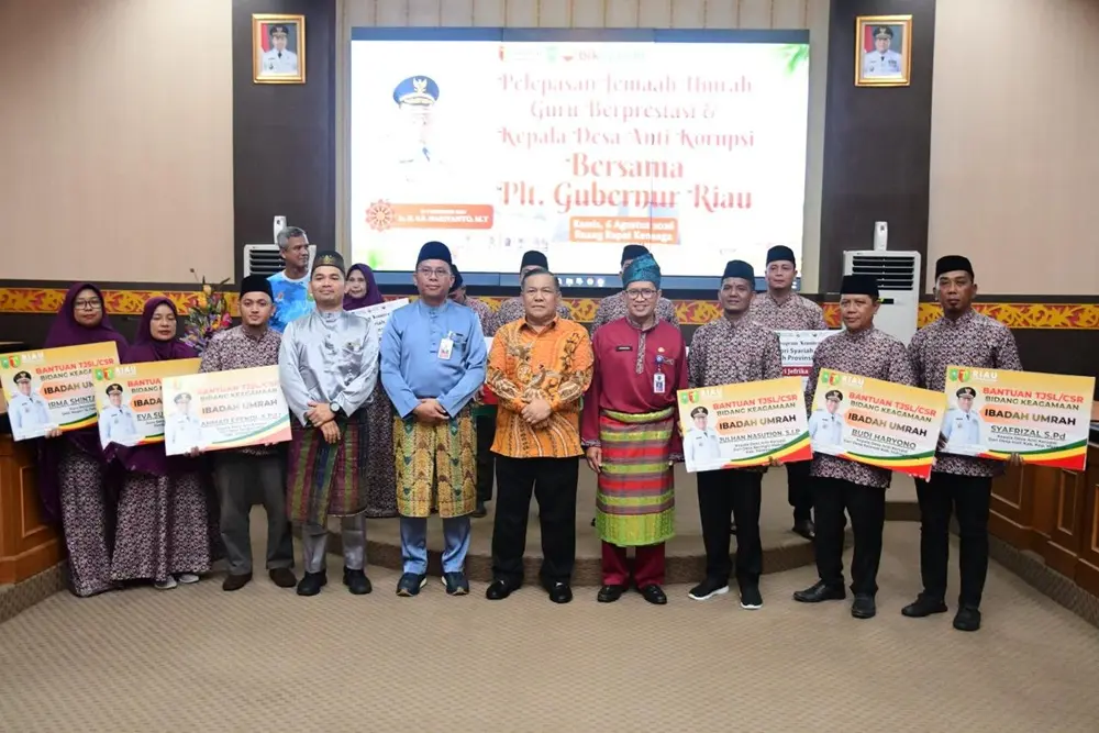 Pengabdian Berbuah Umrah, Guru Teladan dan Kepala Desa Apresiasi Program CSR BRK Syariah