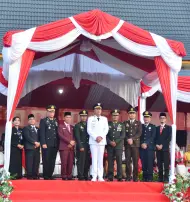 Penurunan Bendera HUT ke-81 RI di Meranti, Muzamil: Kemerdekaan Harus Diisi dengan Karya