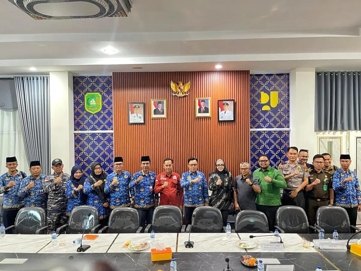 Penutupan Panglong Arang Lumpuhkan Ekonomi Pesisir, Bupati Meranti Minta DPR RI Turun Tangan