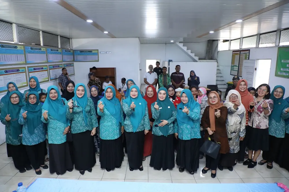 Perkuat UMKM Sentang, Ketua TP PKK Asahan Serahkan Bantuan Usaha