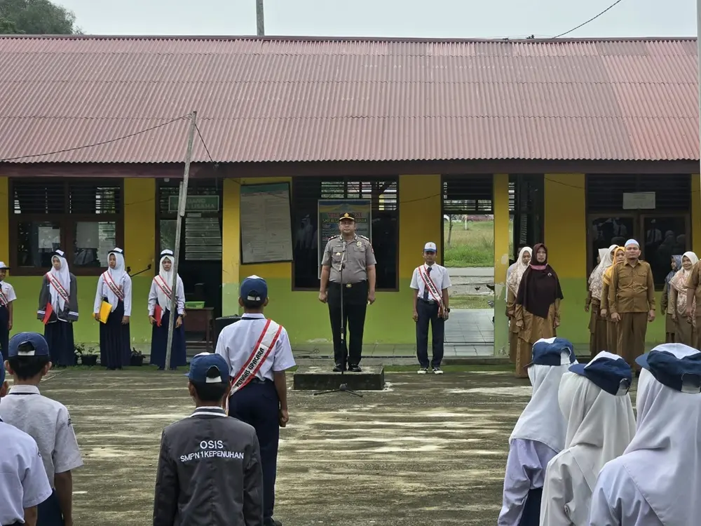 Pesan Tegas Kapolsek Kepenuhan di SMPN 1: Disiplin Kunci Sukses, Jauhi Rokok dan Narkoba