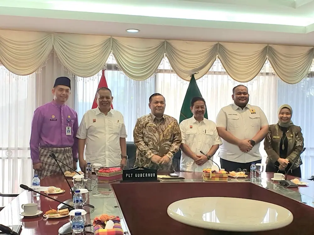 Plt Gubernur Riau SF Hariyanto Raih Predikat Insinyur Profesional Utama (IPU) dari PII