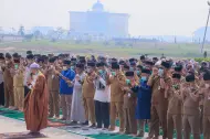Thumbnail Ratusan Pegawai Pemko Pekanbaru Gelar Salat Istisqa untuk Memohon Hujan