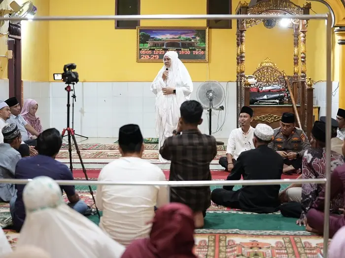 Safari Ramadan di Sabak Auh, Bupati Afni Salurkan Zakat dan Tekankan Pelayanan Publik Tulus