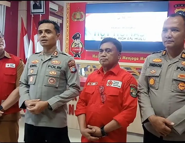 Sambut HUT Humas Polri ke-75, Personel Polres Rohul dan Wartawan Kompak Donor Darah Bersama