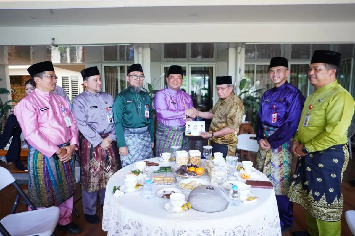 Sambut HUT ke-69 Riau, Pemprov Anjangsana ke Kediaman Mantan Gubri Mambang Mit