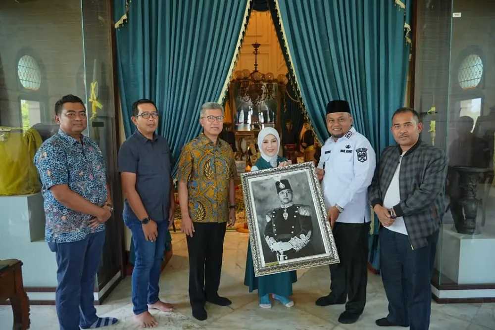 Sambut Kunjungan Komisaris Bank Mandiri, Wabup Syamsurizal Promosikan Ikon Wisata Sejarah Siak