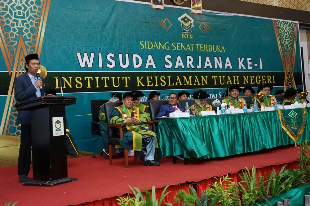 Sejarah Baru! IKTN Gelar Wisuda Perdana, Dihadiri UAS dan Bupati Pelalawan H. Zukri