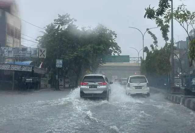 Siap-siap Banjir! Hujan Lebat Akan Terjadi Hingga Malam Hari