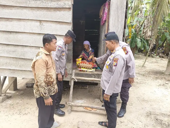 Laksanakan JALUR di Rambah Tengah Hulu, Polsek Rambah Salurkan Sembako dan Cek Kesehatan Gratis untuk Warga Dhuafa