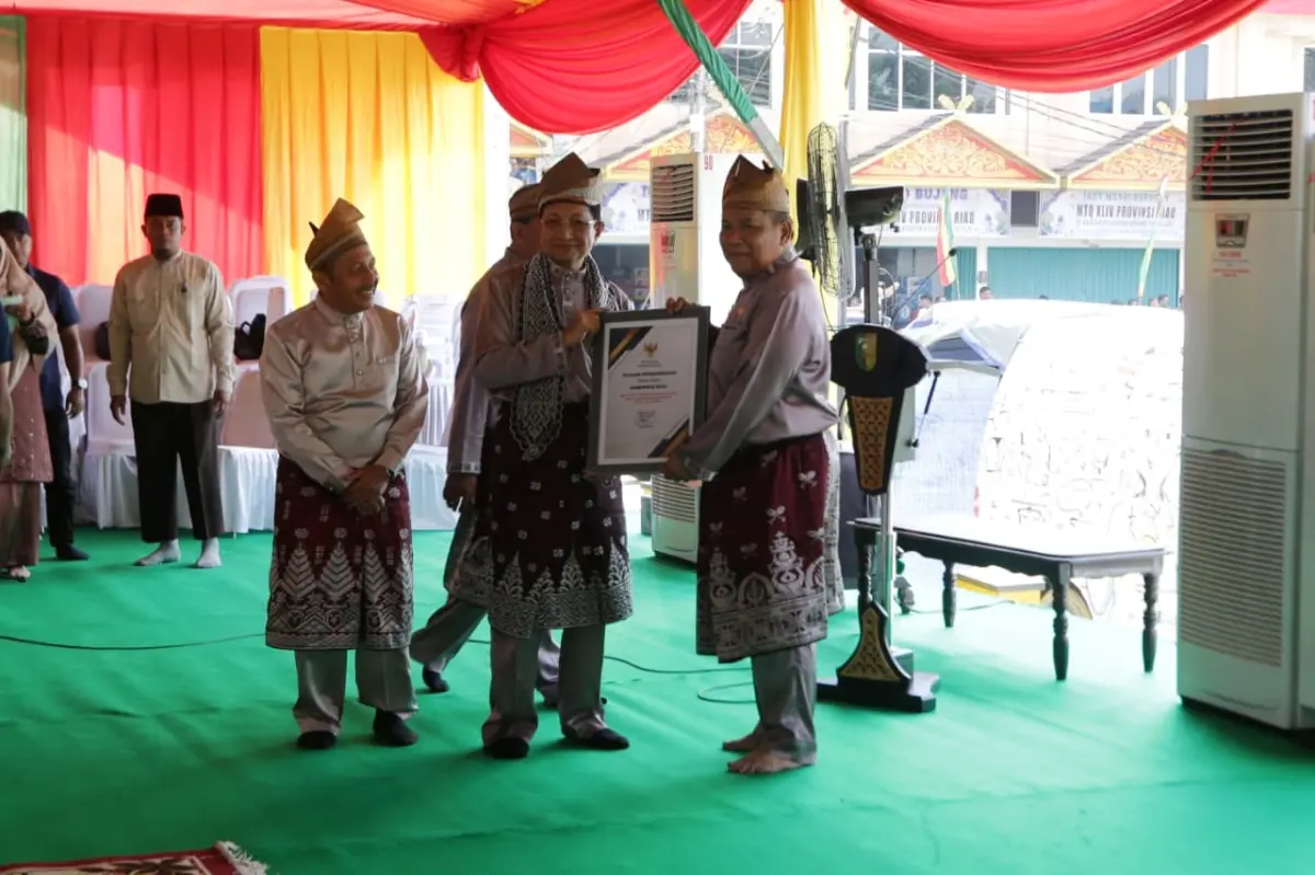 Sukses Gelar Masjid Ramah Pemudik, Pemprov Riau Raih Penghargaan dari Menteri Agama